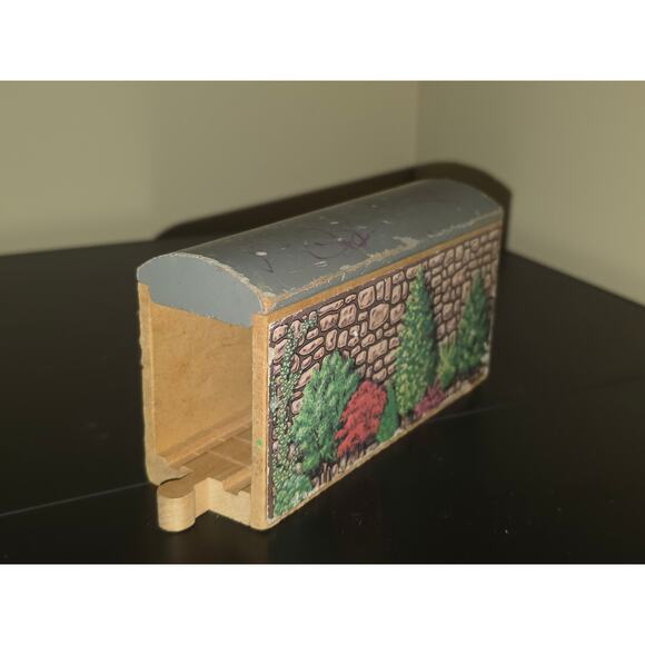 Thomas Wooden Railway - Stone Tunnel - 2001 -Clickity Clack Train Tank Engine - Picture 1 of 7